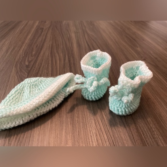Handmade Baby Crochet Set booties , hat, and jacket in Mint Green 0-3M - Picture 3 of 8